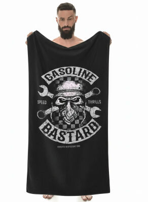 Badetuch „Gasoline Bastard“ – Speed & Thrills – Schwarz (140x70 cm)